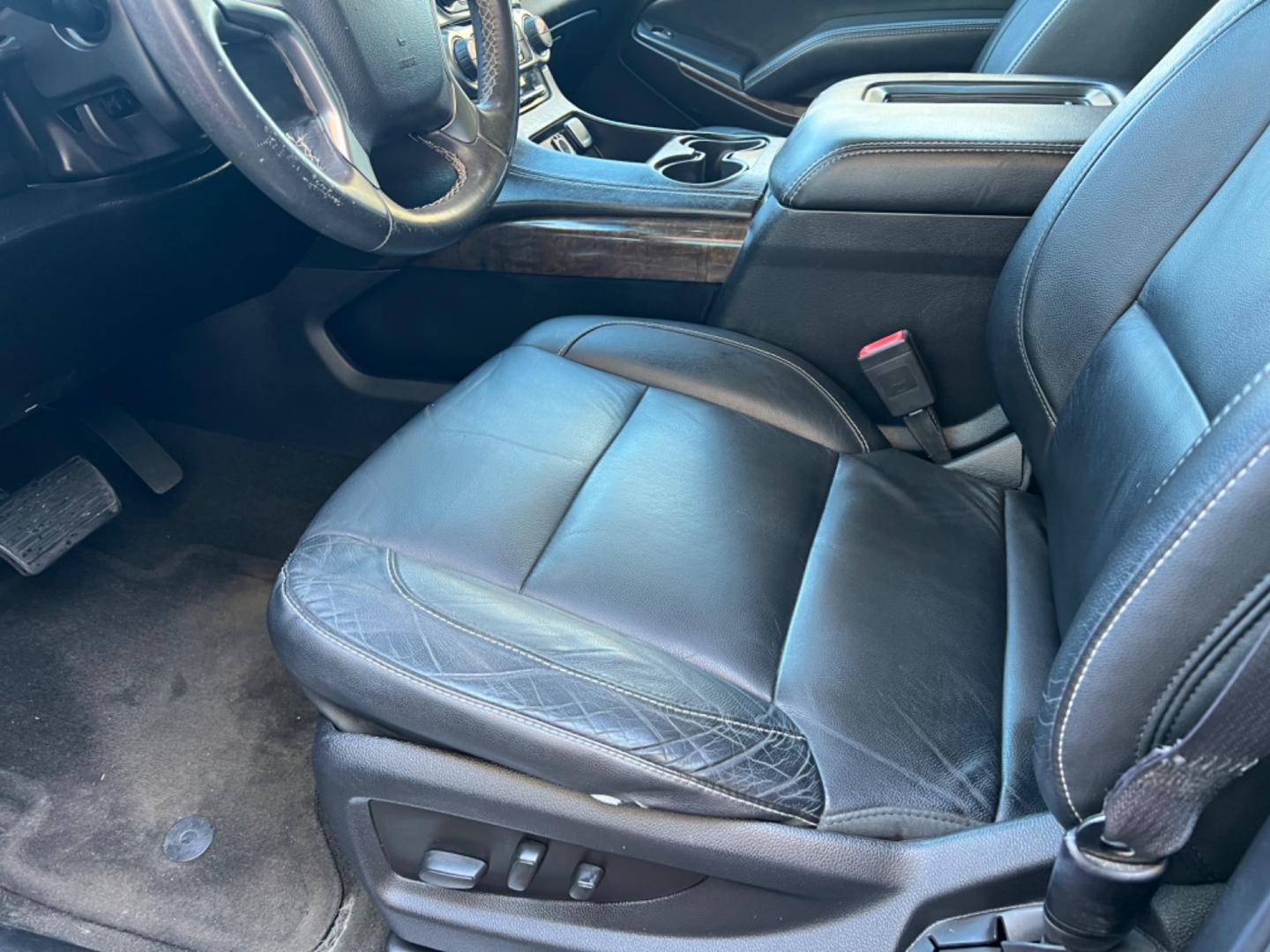 2015 Black /Black Chevrolet Suburban LT (1GNSCJKC9FR) with an 5.3L V8 engine, 6-Speed Automatic transmission, located at 4520 Airline Hwy, Baton Rouge, LA, 70805, (225) 357-1497, 30.509325, -91.145432 - 2015 Chevrolet Suburban LT 5.3 V8 Gas, 184K Miles, Heated Leather Seats, 7 Passenger Seating, Sunroof, Bose, Backup Camera, Does Have Minor Scratches, Tow Pkg. NO IN HOUSE FINANCING. FOR INFO PLEASE CONTACT JEFF AT 225 357-1497 CHECK OUT OUR A+ RATING WITH THE BETTER BUSINESS BUREAU WE HAVE BEEN A - Photo#8